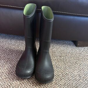 DSW Kids Black Rain/Muck Boots with Green Lining